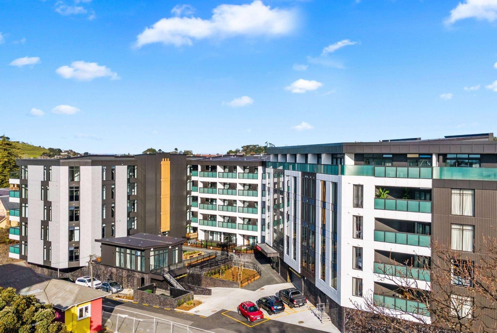 Ramada By Wyndham Newmarket Auckland Exterior foto